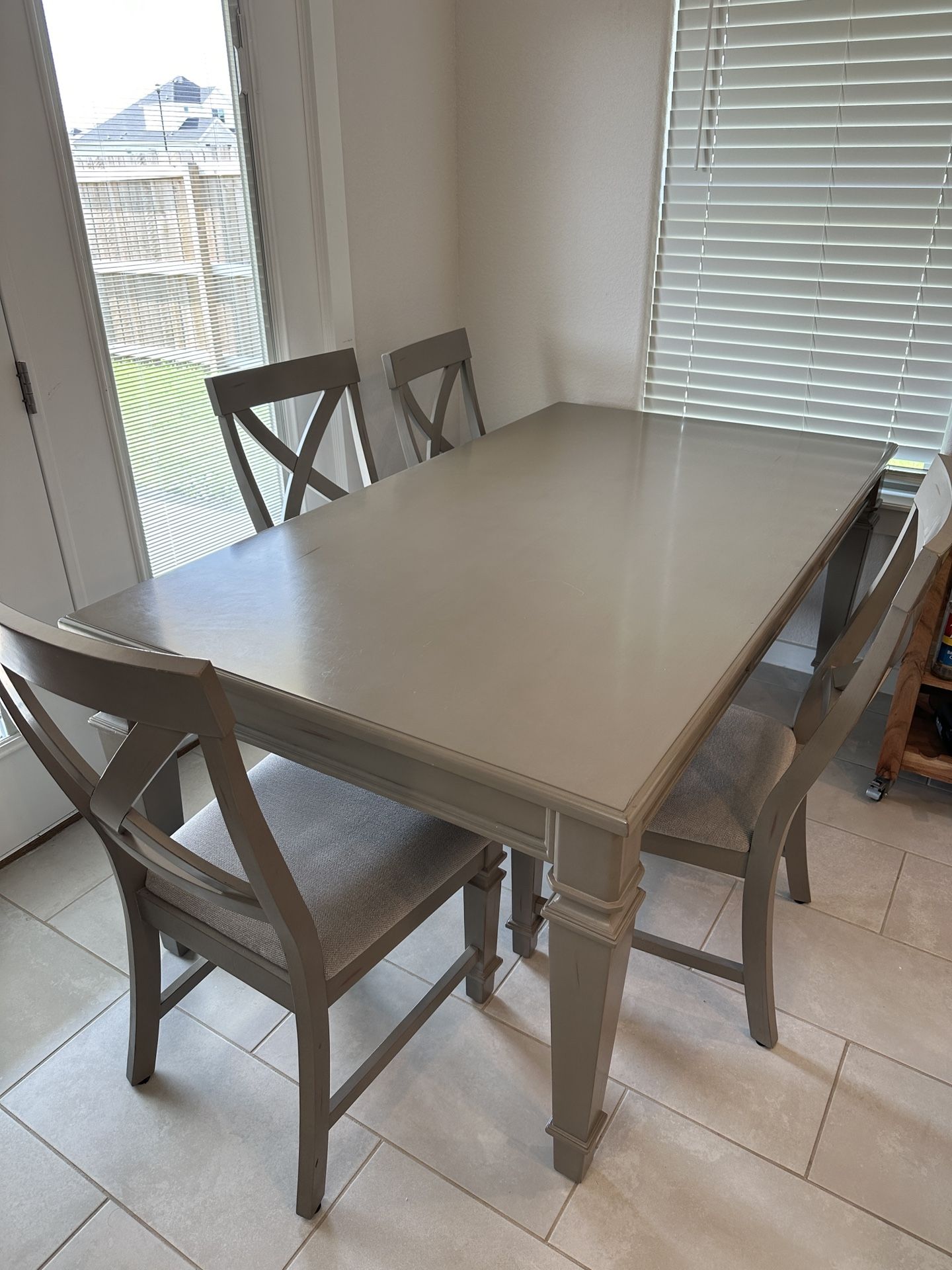 Marina Gray Table With 4 Chairs