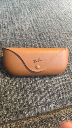 Ray-Ban Meta smart glasses charging case in great condition.
