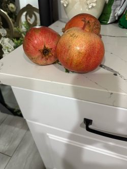 Pomegranates / granadas