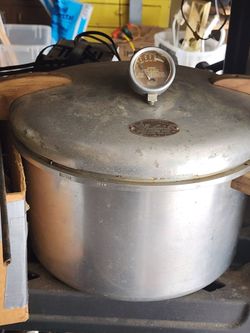 Vintage #7 Pressure Cooker