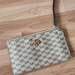 Michael Kors Clutch 