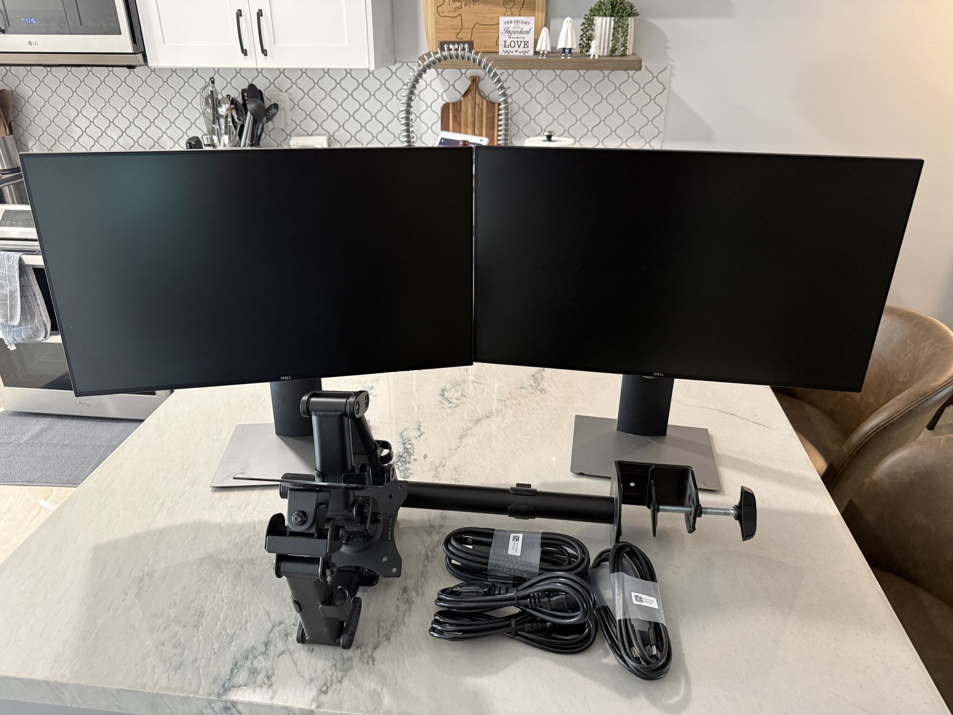 2 Dell Ultrasharp 24 Inch Monitors and Mount