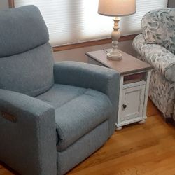 Flexsteel Couch And Recliners 
