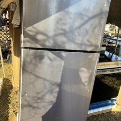 GE Stainless Steel Fridge 