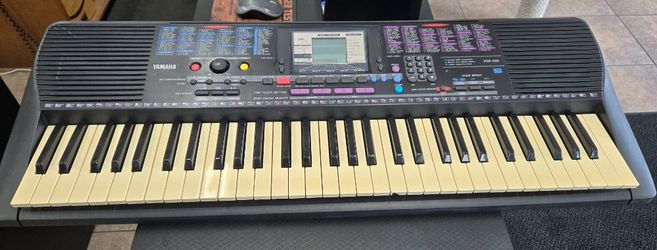 Yamaha PSR220 Portable Keyboard W/CORD