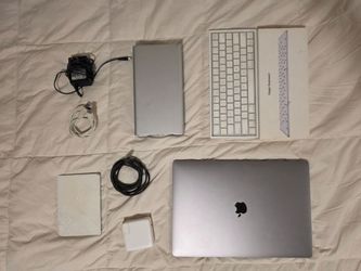 Apple MacBook Pro 16" i9 32GB 512GB SSD — Radeon Pro 5500M (Very Good) + Bundle