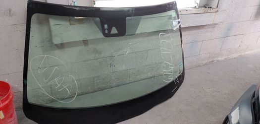 Acura MDX Front Windshield with Rain Sensor