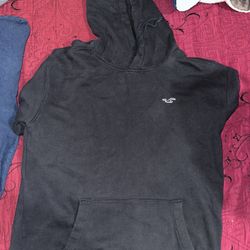 Hollister: “Feel Good” Icon Hoodie