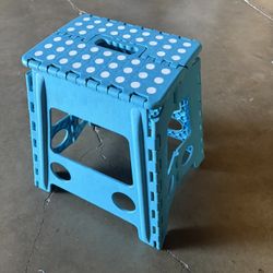 Multipurpose folding children's stool 29 x 22 x 39 cm (height x width x depth) ideal for children