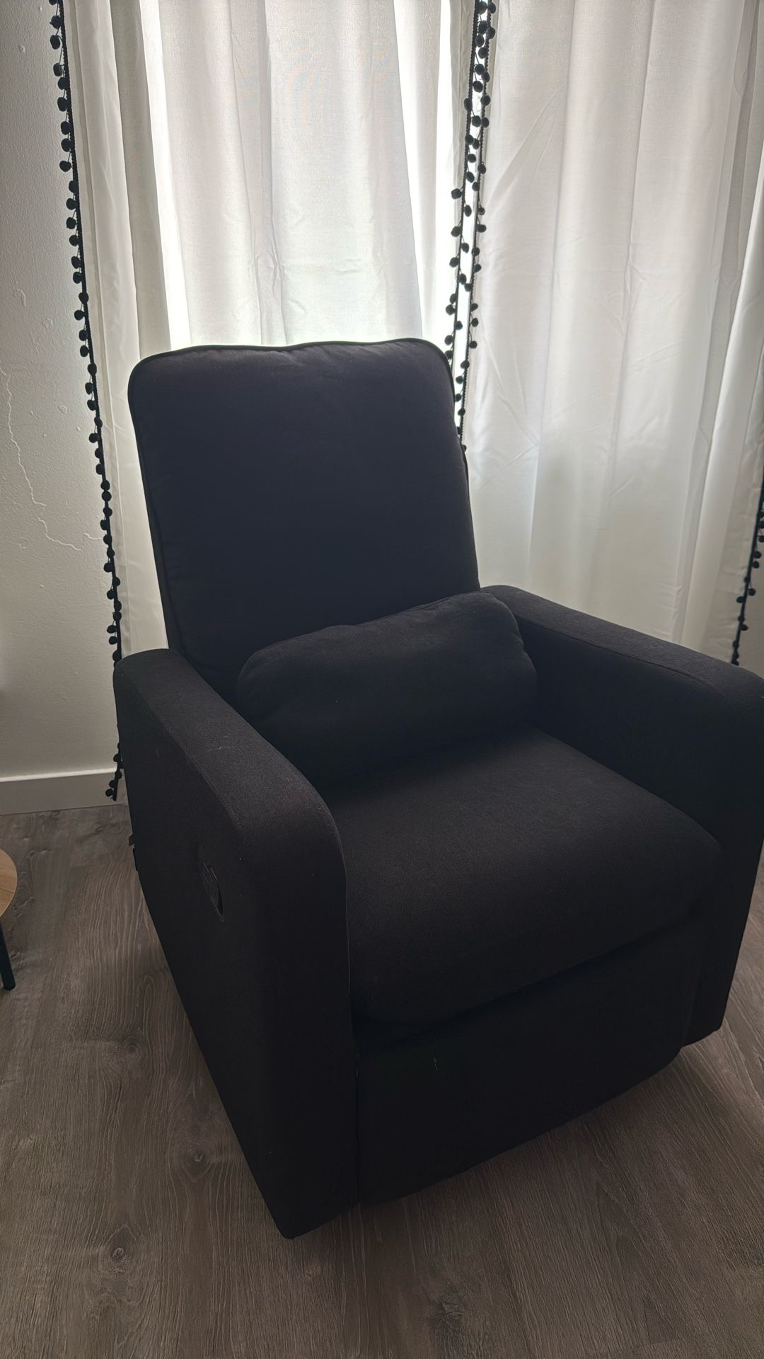 Delta Children by babyGap Recliner Black
