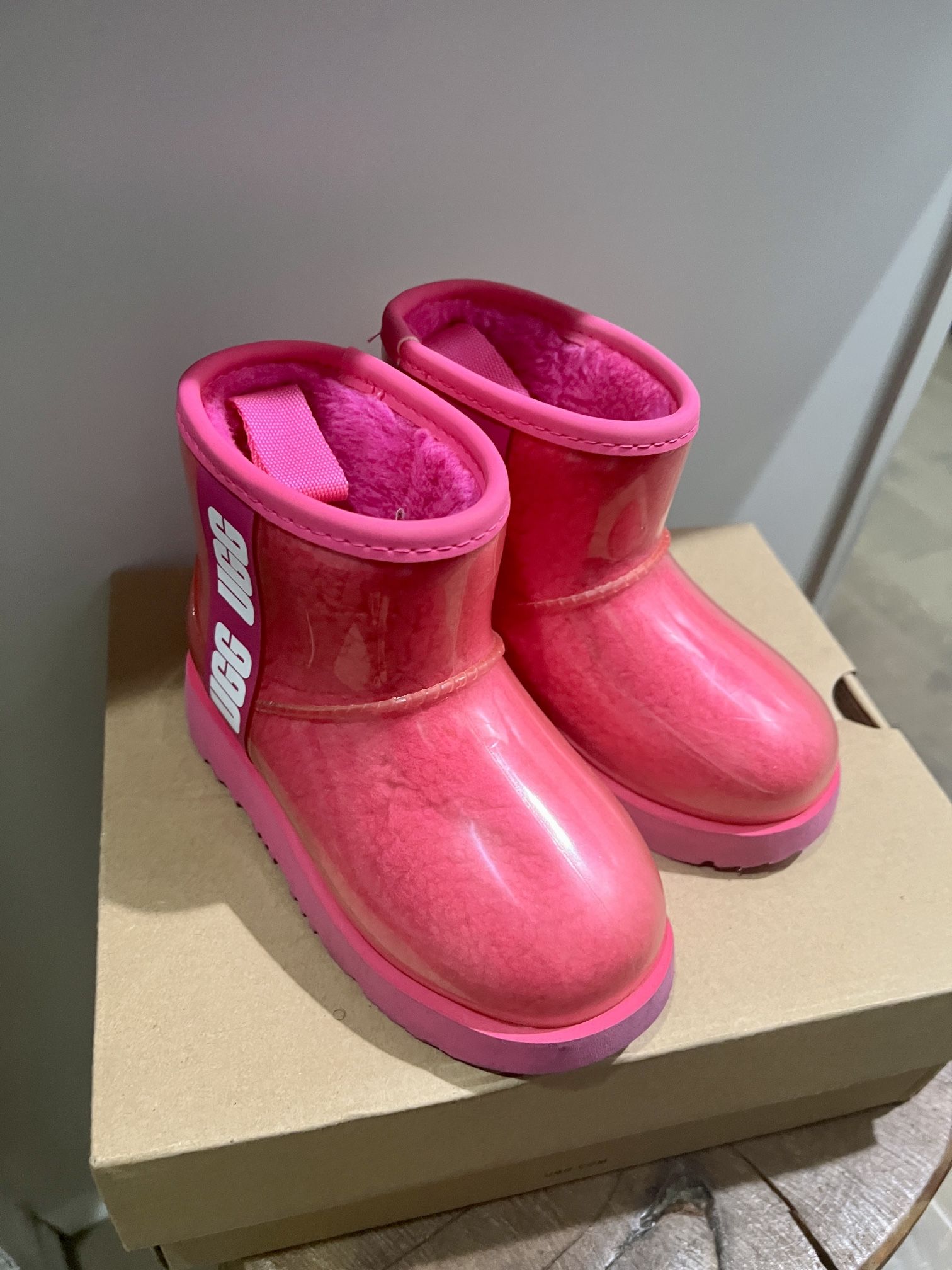 Ugg kids round toe boots