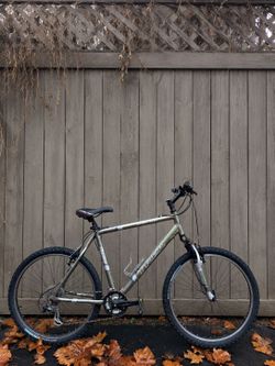 Trek 3900 Mountain Bike – Lightweight Trail & Recreation Bike