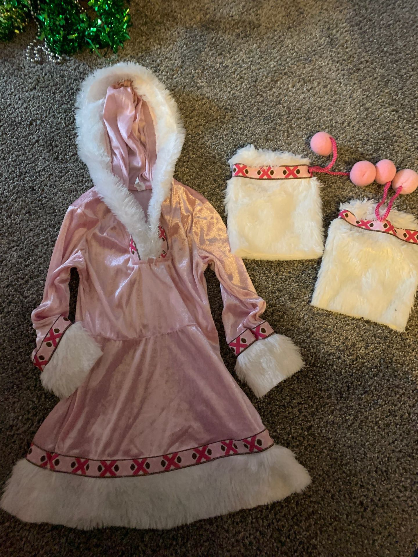 Size 4 Eskimo costume