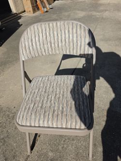 6 folding padded chairs