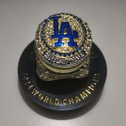Dodgers World Series Ring & Stand (READ ENTIRE DESCRIPTION BEFORE MESSAGING ME!!)