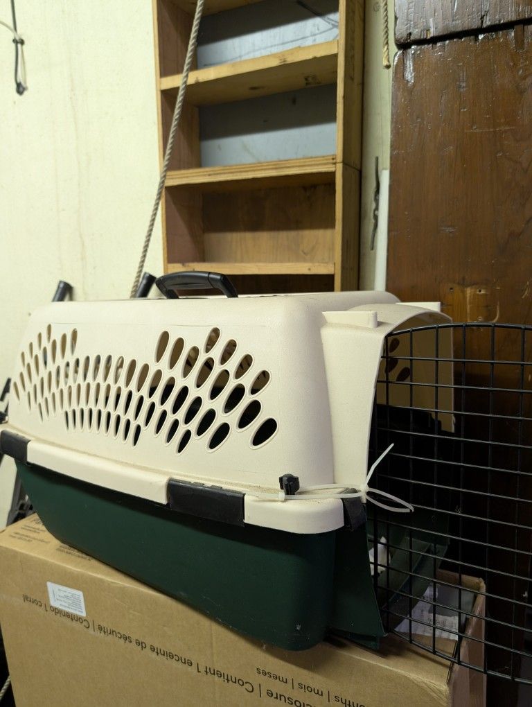 Hard Cover Pet Carrier