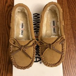 Minnetonka Slipper, Kids Size 9