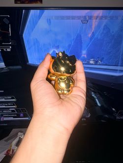 Gold hello kitty
