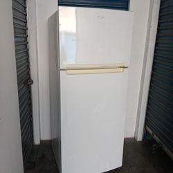 Fridge In Working Condition Delivery Available Fridge And Freezer Work Great Two Months Warranty I Can Deliver For You In Minutes 