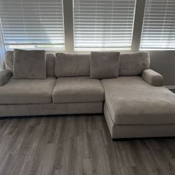 Modern Sectional Sofa with Chaise – Neutral Beige