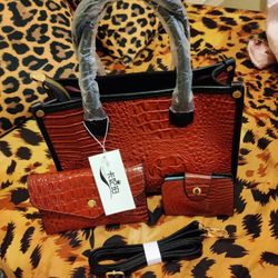 BEAUTIFUL NEW ALLIGATOR HANDBAG