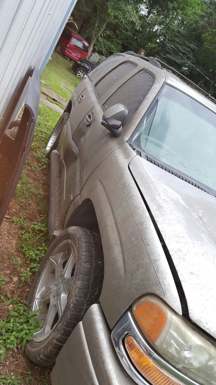 2003 GMC Denali parting out parts only if interested call {contact info removed}