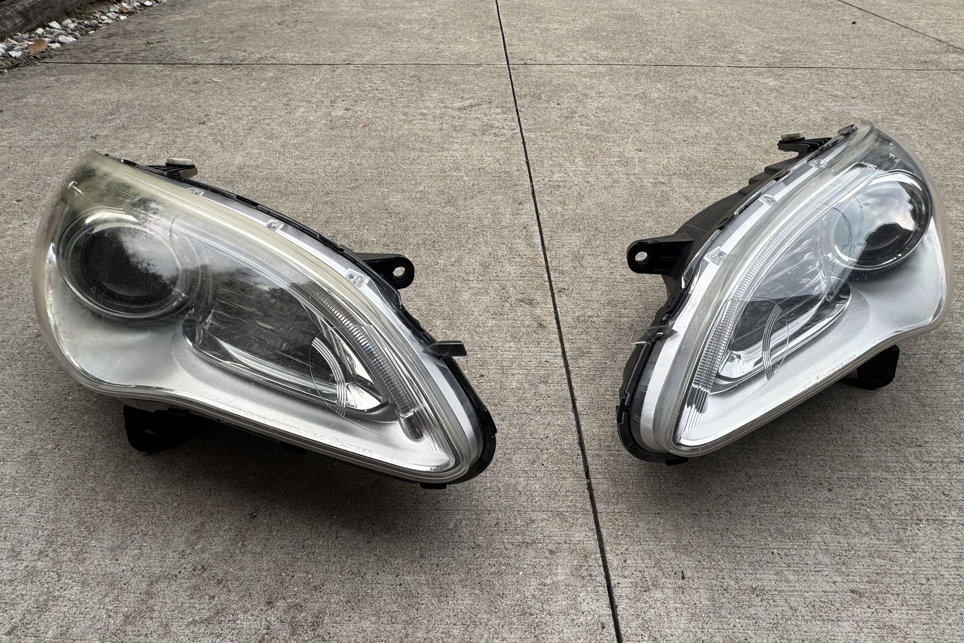 2011-2014 Chrysler 200 OEM Left+right headlights pair