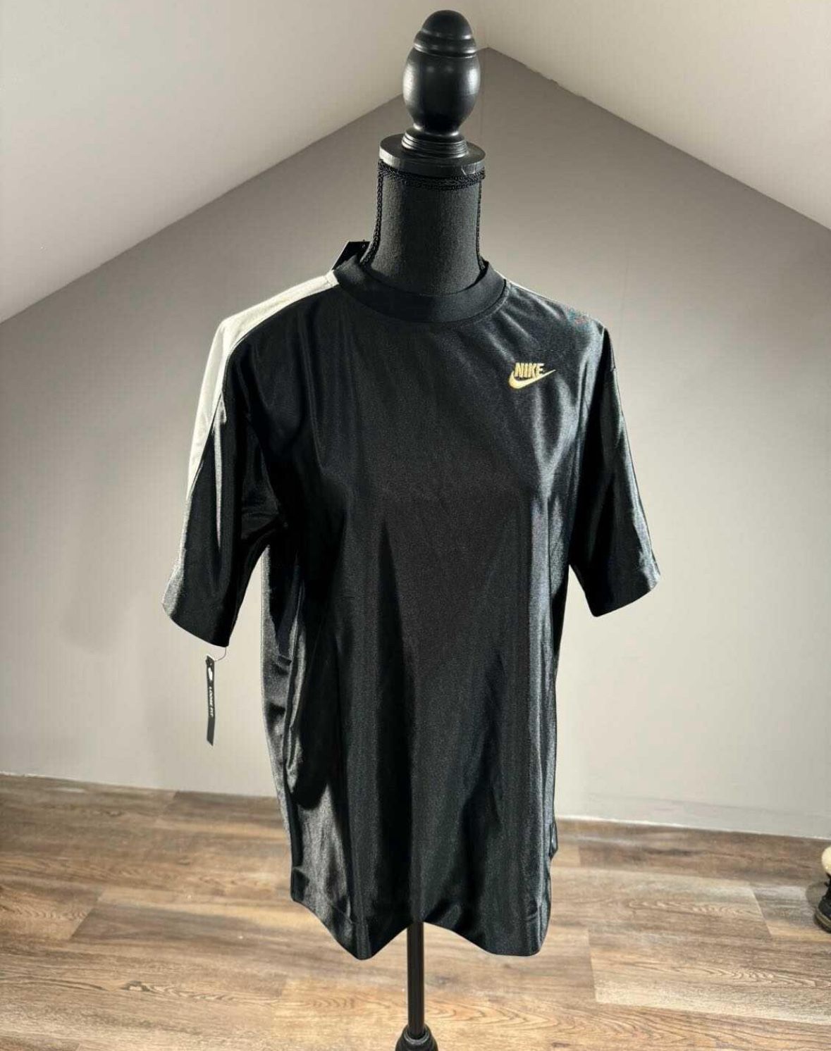 NWT XS Nike Loose Fit Top - Black White Gold