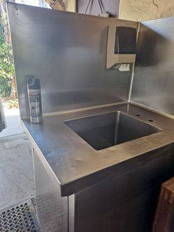 Stainless sink