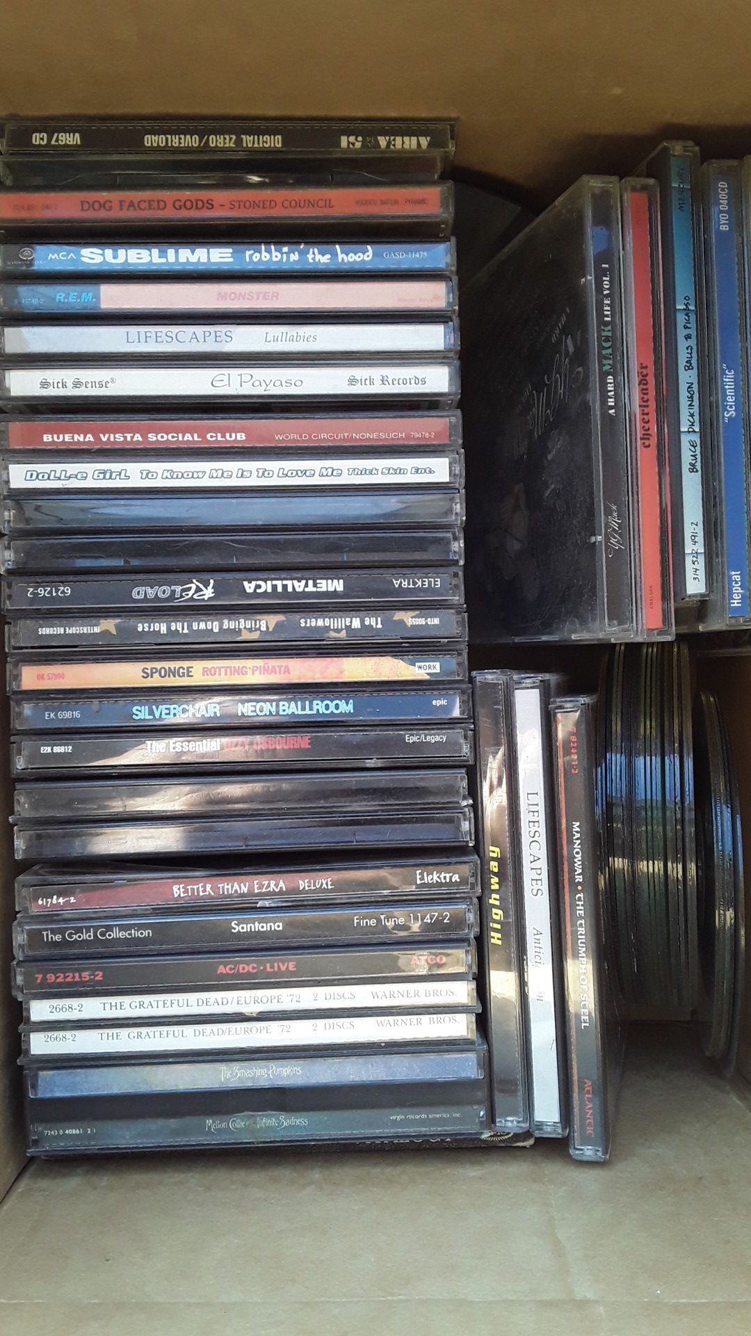 Box of music CD's (mostly rock) 🤘 ☆there's some good ones!!!☆