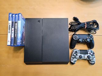 Original PS4, 5 games, 2 controllers