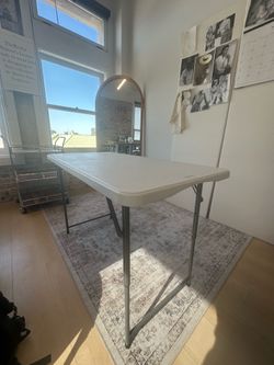 Foldable and Collapsible white table