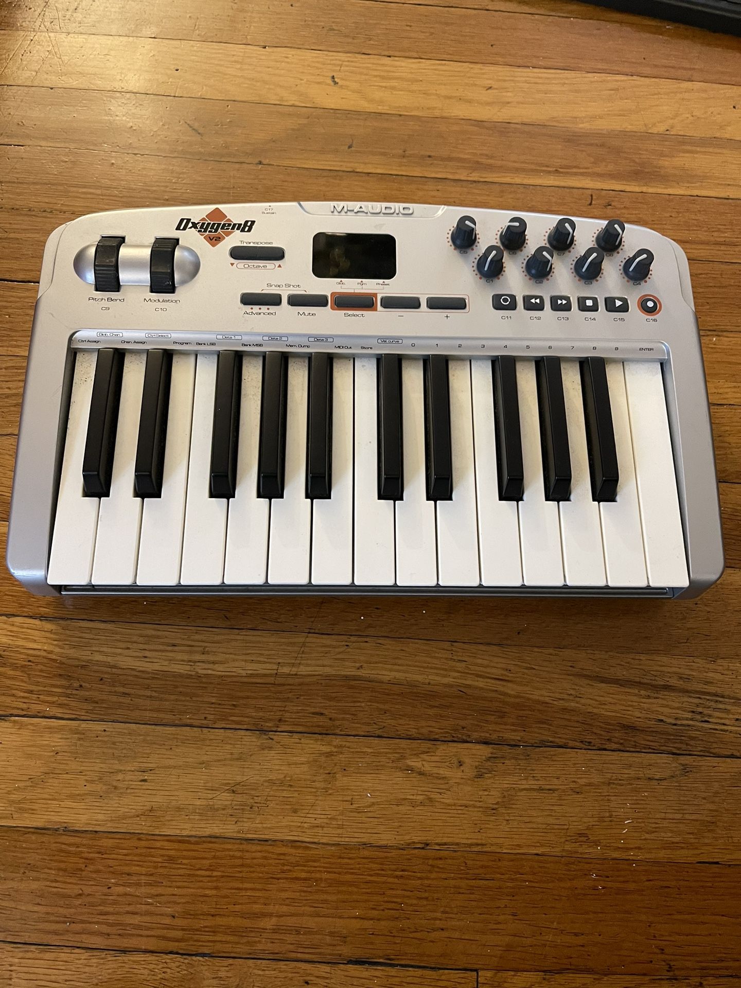 M-Audio Oxygen 8 v2 25-key USB MIDI Controller With Cabler NO PLUG 🔌