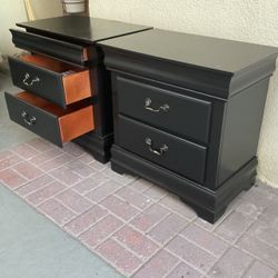 Set of two Nightstands