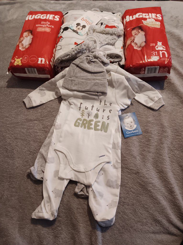 Huggies Newborn Diapers Gift Set