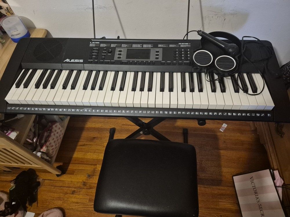 Keyboard Like New Condition 61 Keys