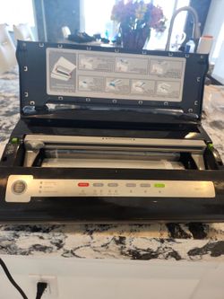 FoodSaver V3485 Vacuum Sealer Machine