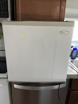 Mini Fridge 