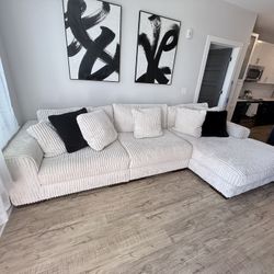 Ashley lindyn Sectional