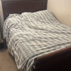Full Queen Size Bed 