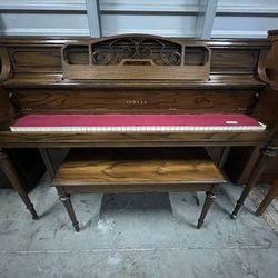 YAMAHA M202 DESIGNER UPRIGHT PIANO! FREE DELIVERY & TUNING!