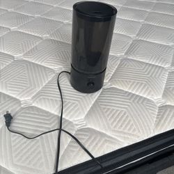 2 Humidifiers – Excellent Condition – Move Out Sale