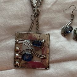 Women’s Necklace And Matching Earrings 