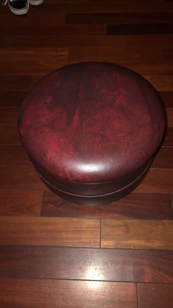Ottoman brand new w/ wheels