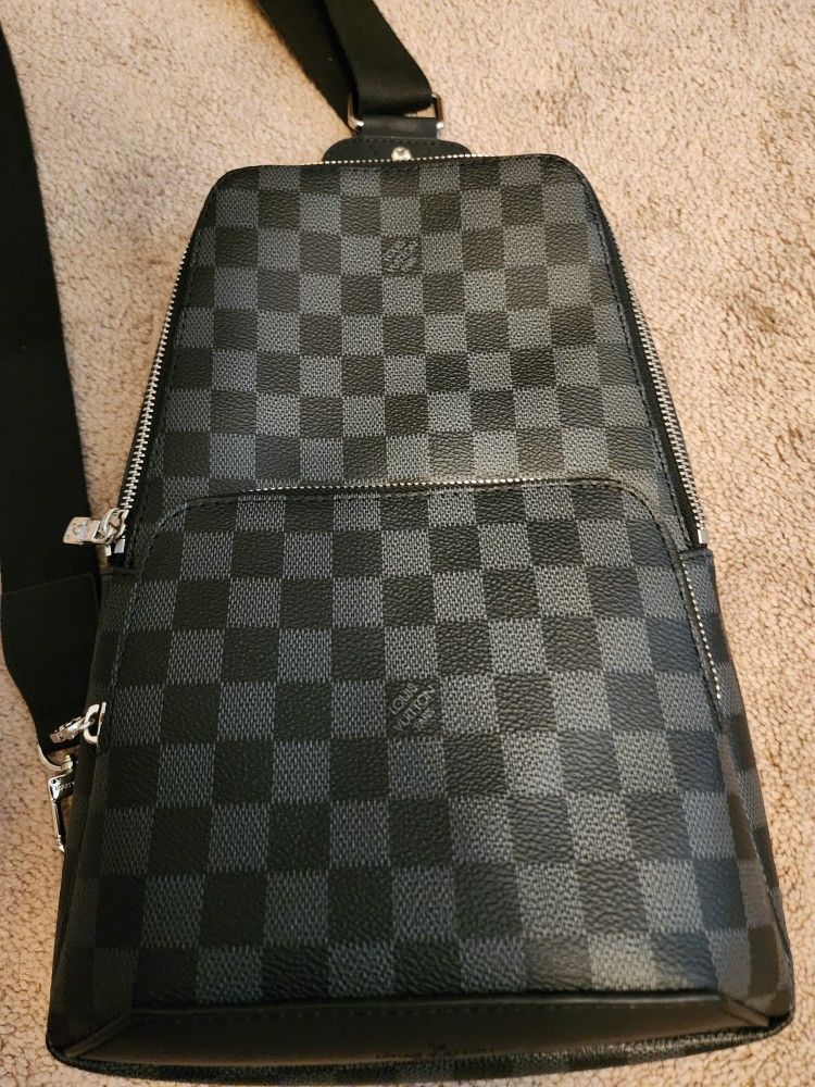 Louis Vuitton Avenue Bag 