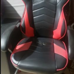Gaming Chair For Office, Room, Very Conformable You Can Fall Sleep Here  Has  A Slide Out For Your Feet To Lay On