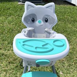 Selling a kitten-themed high chair 