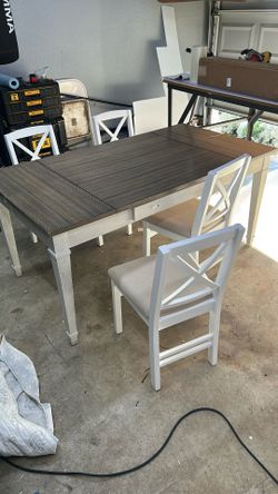 Dining table set