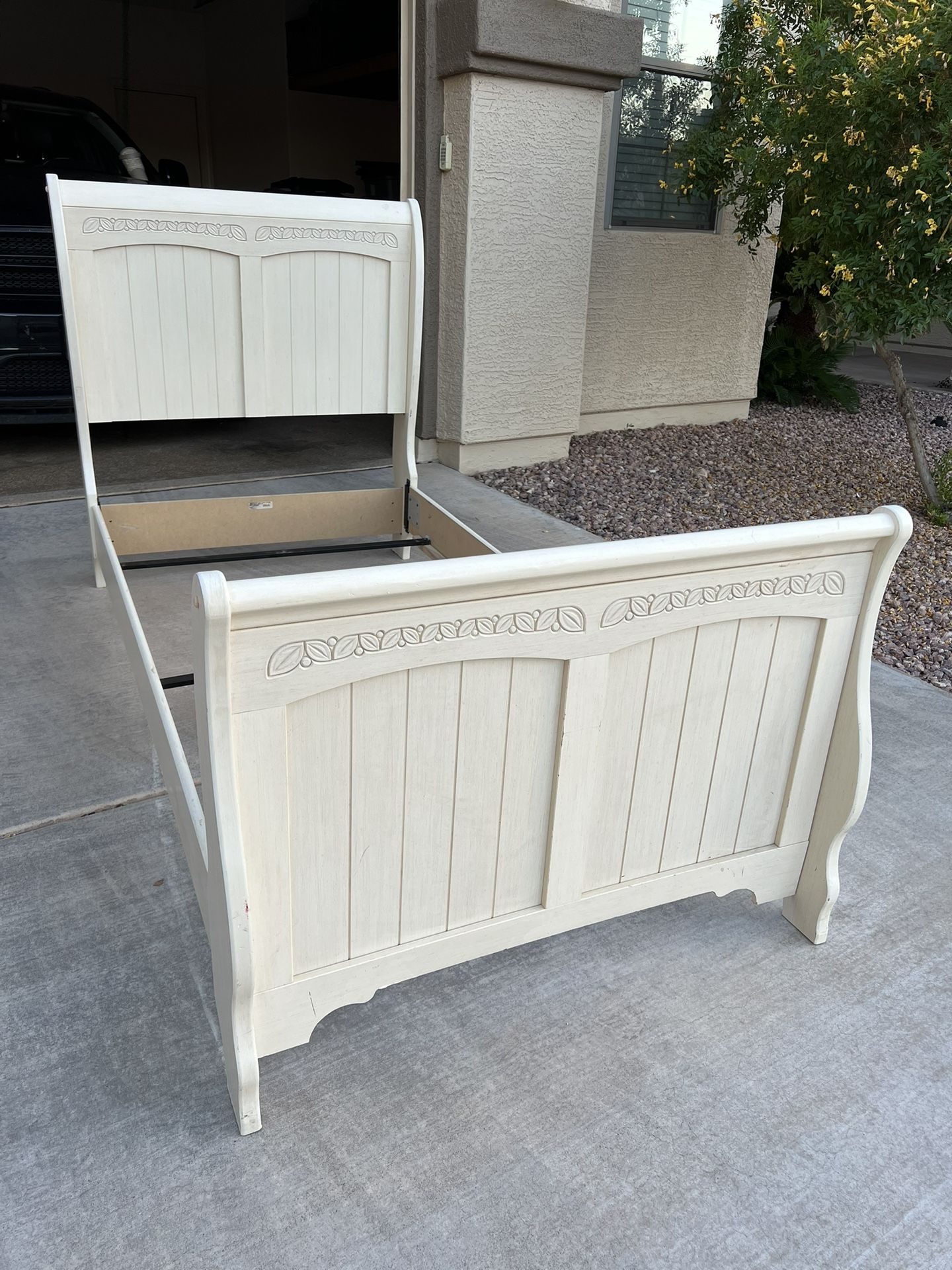 Ashley Cottage Twin Sleigh Bed