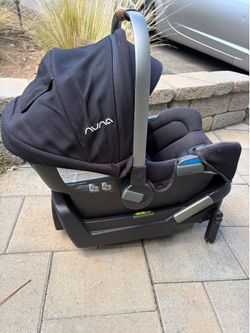 NUNA Car seat and Base